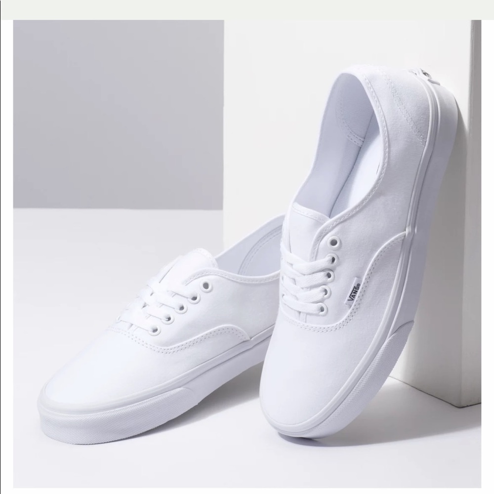 NWT Womens 7.5 White Authentic Vans
